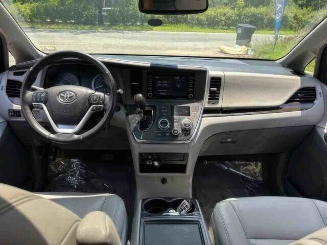 Красный Тойота Сиенна, объемом двигателя 3.5 л и пробегом 42 тыс. км за 15000 $, фото 5 на Automoto.ua