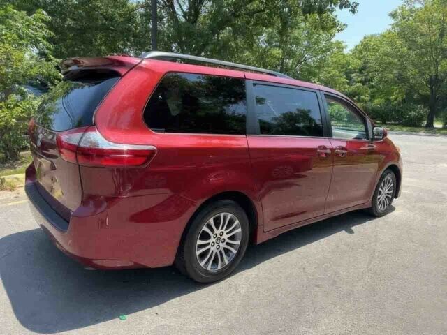 Красный Тойота Сиенна, объемом двигателя 3.5 л и пробегом 42 тыс. км за 15000 $, фото 4 на Automoto.ua