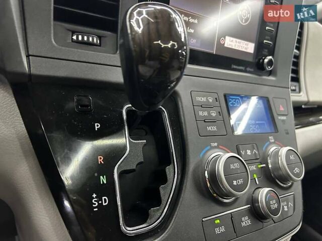 Красный Тойота Сиенна, объемом двигателя 3.46 л и пробегом 100 тыс. км за 24600 $, фото 17 на Automoto.ua