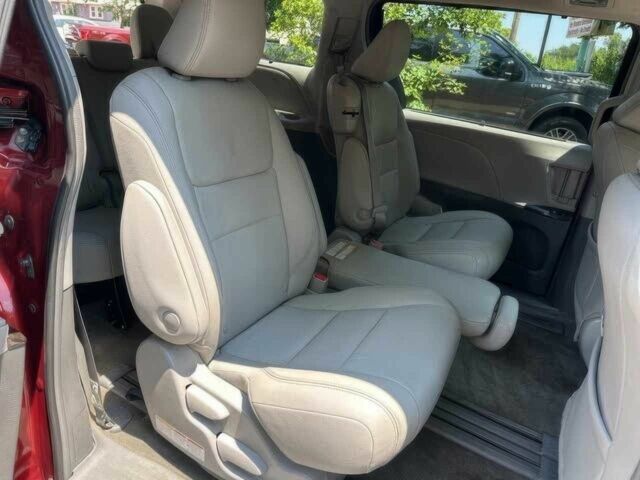 Красный Тойота Сиенна, объемом двигателя 3.5 л и пробегом 42 тыс. км за 15000 $, фото 11 на Automoto.ua