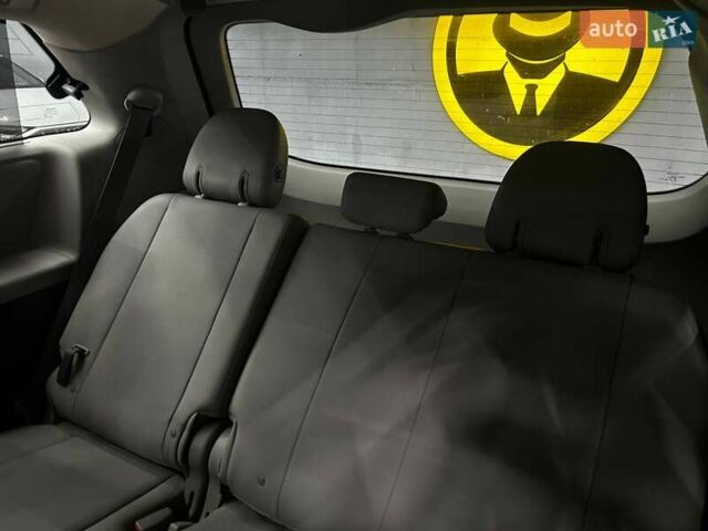 Красный Тойота Сиенна, объемом двигателя 3.46 л и пробегом 100 тыс. км за 24600 $, фото 13 на Automoto.ua