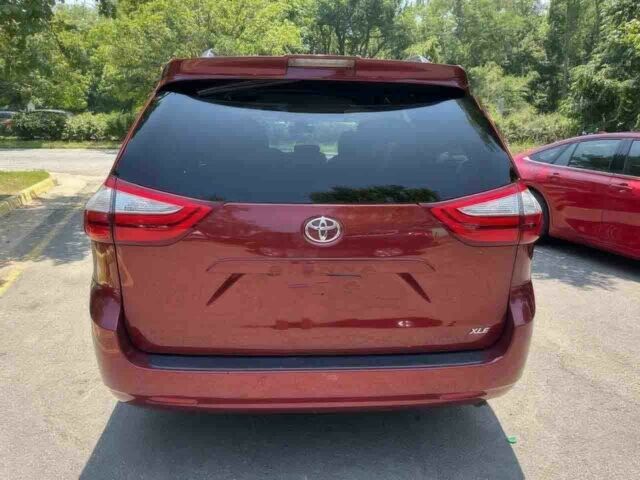 Красный Тойота Сиенна, объемом двигателя 3.5 л и пробегом 42 тыс. км за 15000 $, фото 3 на Automoto.ua