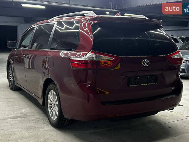 Красный Тойота Сиенна, объемом двигателя 3.46 л и пробегом 100 тыс. км за 24600 $, фото 3 на Automoto.ua