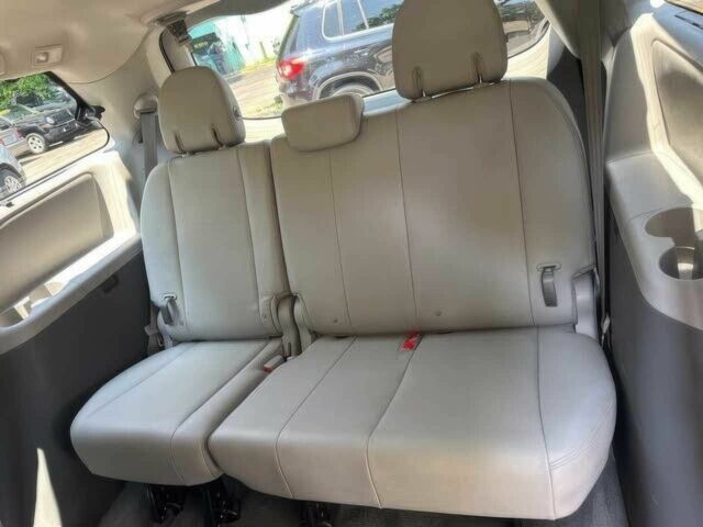 Красный Тойота Сиенна, объемом двигателя 3.5 л и пробегом 42 тыс. км за 15000 $, фото 10 на Automoto.ua