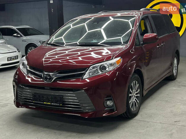 Красный Тойота Сиенна, объемом двигателя 3.46 л и пробегом 100 тыс. км за 24600 $, фото 2 на Automoto.ua