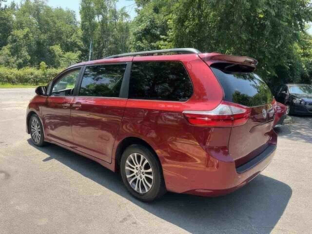 Красный Тойота Сиенна, объемом двигателя 3.5 л и пробегом 42 тыс. км за 15000 $, фото 2 на Automoto.ua