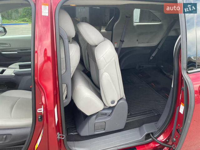 Красный Тойота Сиенна, объемом двигателя 2.49 л и пробегом 96 тыс. км за 35500 $, фото 7 на Automoto.ua