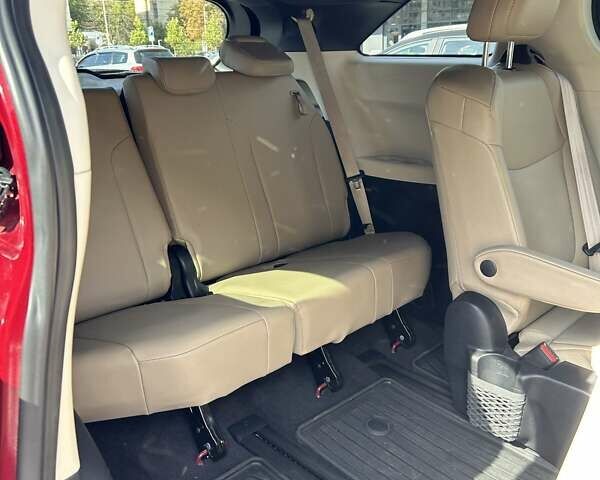 Червоний Тойота Сієнна, об'ємом двигуна 2.49 л та пробігом 112 тис. км за 39300 $, фото 1 на Automoto.ua