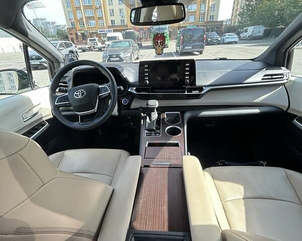 Червоний Тойота Сієнна, об'ємом двигуна 2.49 л та пробігом 112 тис. км за 39300 $, фото 4 на Automoto.ua