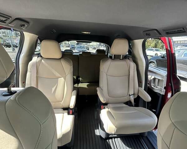 Червоний Тойота Сієнна, об'ємом двигуна 2.49 л та пробігом 112 тис. км за 39300 $, фото 3 на Automoto.ua