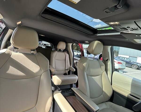 Червоний Тойота Сієнна, об'ємом двигуна 2.49 л та пробігом 112 тис. км за 39300 $, фото 2 на Automoto.ua