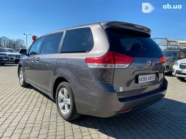 Тойота Сиенна, объемом двигателя 2.7 л и пробегом 200 тыс. км за 14200 $, фото 4 на Automoto.ua