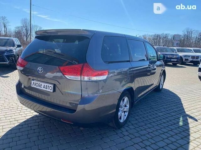 Тойота Сиенна, объемом двигателя 2.7 л и пробегом 200 тыс. км за 14200 $, фото 6 на Automoto.ua