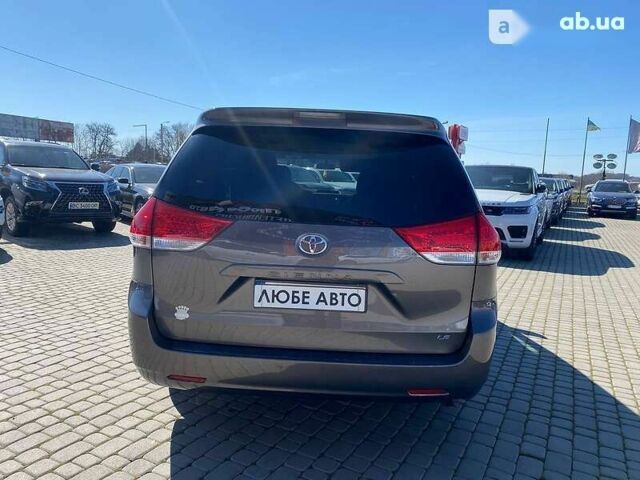 Тойота Сиенна, объемом двигателя 2.7 л и пробегом 200 тыс. км за 14200 $, фото 5 на Automoto.ua