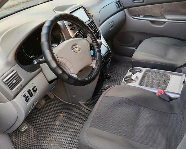 Тойота Сиенна, объемом двигателя 3.46 л и пробегом 336 тыс. км за 8950 $, фото 6 на Automoto.ua
