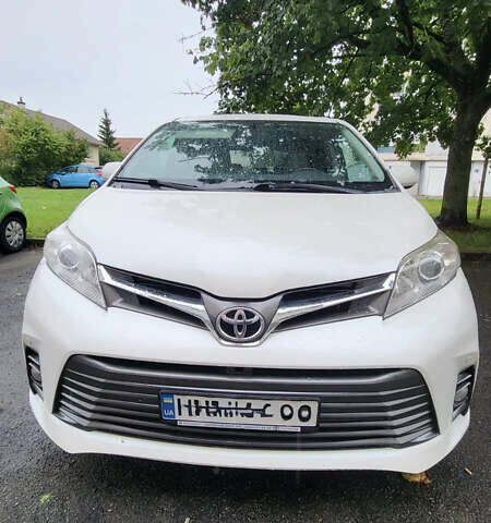 Тойота Сієнна, об'ємом двигуна 3.5 л та пробігом 190 тис. км за 18500 $, фото 1 на Automoto.ua