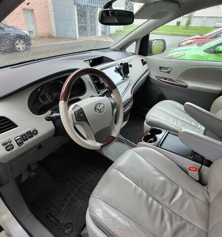 Тойота Сієнна, об'ємом двигуна 3.5 л та пробігом 190 тис. км за 18500 $, фото 8 на Automoto.ua