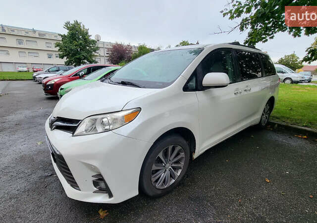 Тойота Сієнна, об'ємом двигуна 3.5 л та пробігом 190 тис. км за 18500 $, фото 4 на Automoto.ua