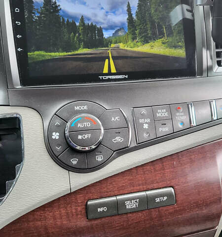 Тойота Сієнна, об'ємом двигуна 3.5 л та пробігом 190 тис. км за 18500 $, фото 12 на Automoto.ua