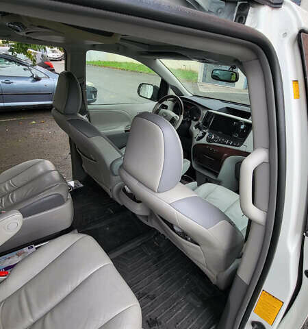 Тойота Сієнна, об'ємом двигуна 3.5 л та пробігом 190 тис. км за 18500 $, фото 14 на Automoto.ua