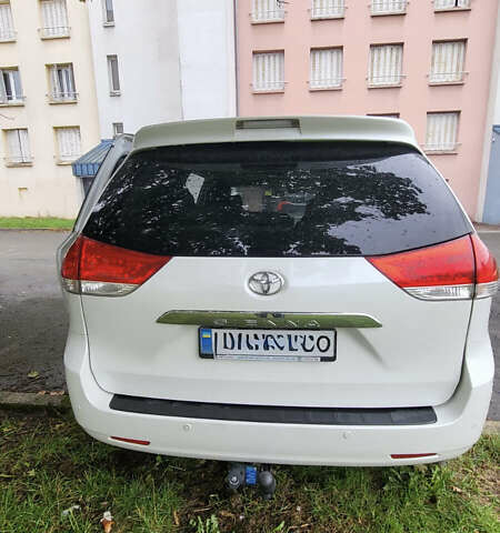 Тойота Сієнна, об'ємом двигуна 3.5 л та пробігом 190 тис. км за 18500 $, фото 6 на Automoto.ua