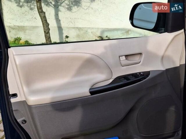 Тойота Сієнна, об'ємом двигуна 2.7 л та пробігом 168 тис. км за 13200 $, фото 17 на Automoto.ua