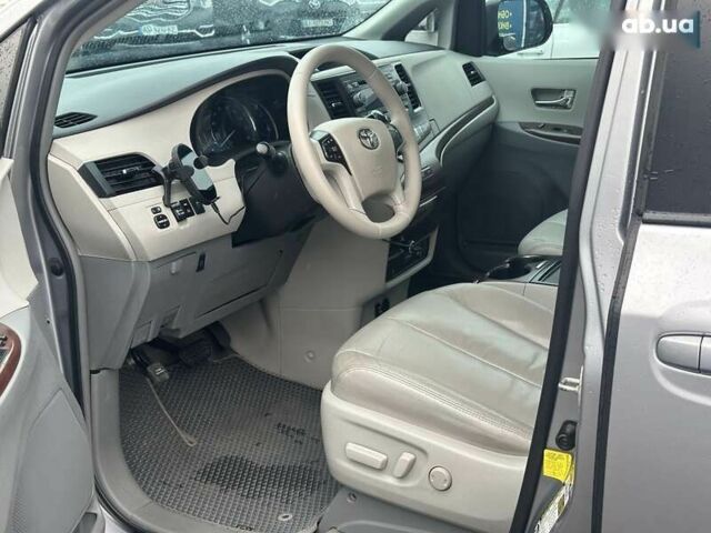 Тойота Сієнна, об'ємом двигуна 0 л та пробігом 280 тис. км за 15490 $, фото 15 на Automoto.ua