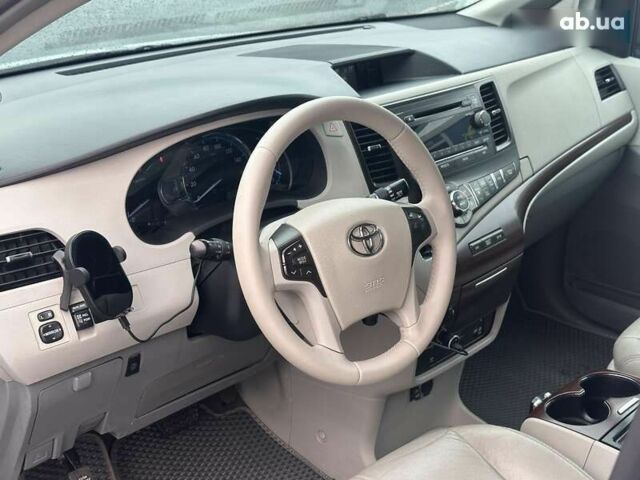Тойота Сієнна, об'ємом двигуна 0 л та пробігом 280 тис. км за 15490 $, фото 16 на Automoto.ua