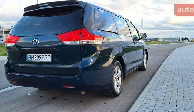 Тойота Сієнна, об'ємом двигуна 2.7 л та пробігом 168 тис. км за 13200 $, фото 11 на Automoto.ua