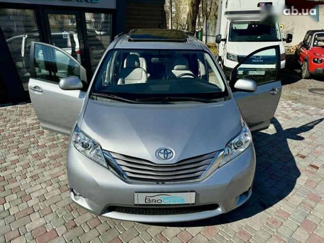 Тойота Сієнна, об'ємом двигуна 0 л та пробігом 200 тис. км за 19990 $, фото 2 на Automoto.ua