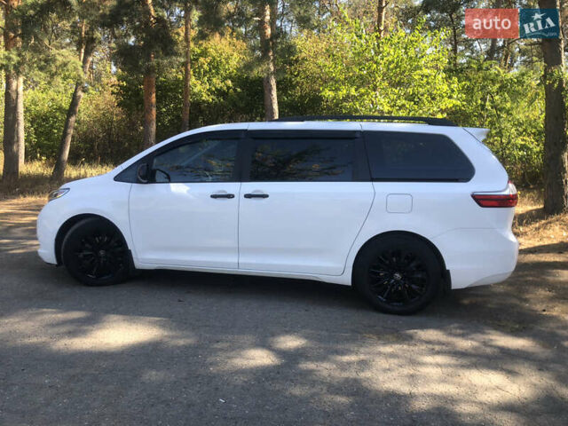 Тойота Сиенна, объемом двигателя 3.46 л и пробегом 160 тыс. км за 19500 $, фото 5 на Automoto.ua
