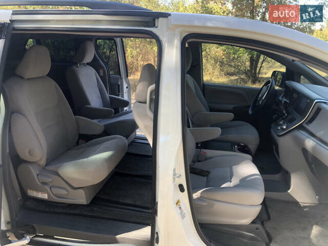 Тойота Сиенна, объемом двигателя 3.46 л и пробегом 160 тыс. км за 19500 $, фото 12 на Automoto.ua