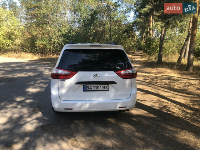 Тойота Сиенна, объемом двигателя 3.46 л и пробегом 160 тыс. км за 19500 $, фото 7 на Automoto.ua