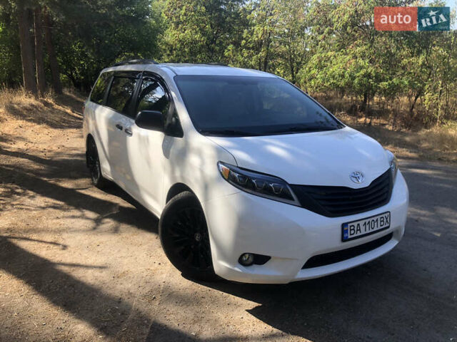 Тойота Сиенна, объемом двигателя 3.46 л и пробегом 160 тыс. км за 19500 $, фото 2 на Automoto.ua