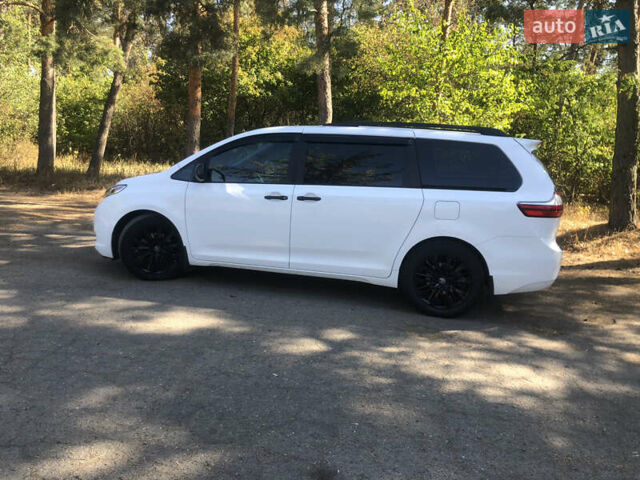 Тойота Сиенна, объемом двигателя 3.46 л и пробегом 160 тыс. км за 19500 $, фото 4 на Automoto.ua