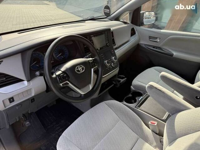 Тойота Сиенна, объемом двигателя 3.5 л и пробегом 105 тыс. км за 15900 $, фото 4 на Automoto.ua