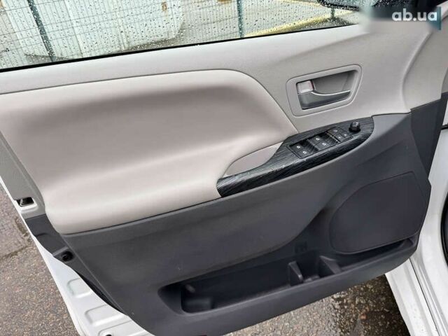Тойота Сієнна, об'ємом двигуна 3.5 л та пробігом 124 тис. км за 24990 $, фото 12 на Automoto.ua