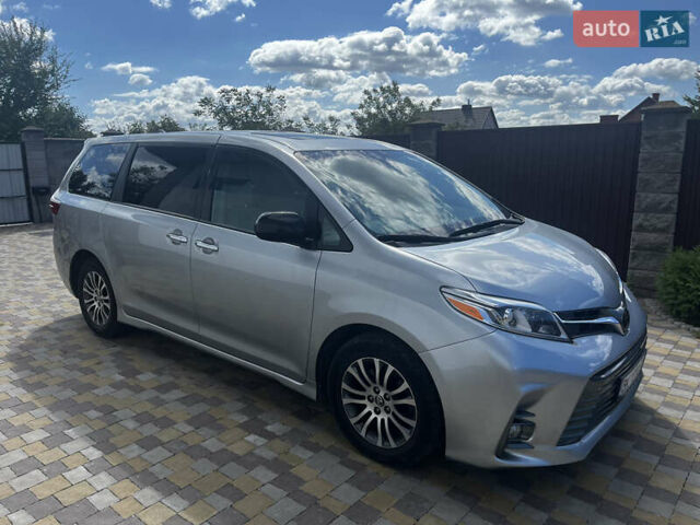 Тойота Сиенна, объемом двигателя 3.5 л и пробегом 95 тыс. км за 27000 $, фото 1 на Automoto.ua