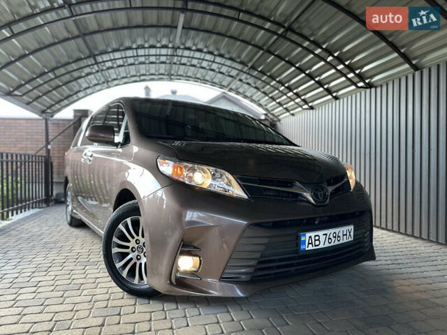 Тойота Сиенна, объемом двигателя 3.5 л и пробегом 53 тыс. км за 29500 $, фото 1 на Automoto.ua