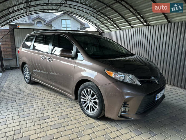 Тойота Сиенна, объемом двигателя 3.5 л и пробегом 53 тыс. км за 29500 $, фото 3 на Automoto.ua