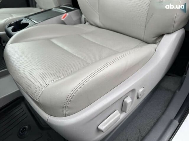 Тойота Сієнна, об'ємом двигуна 3.5 л та пробігом 124 тис. км за 24990 $, фото 14 на Automoto.ua