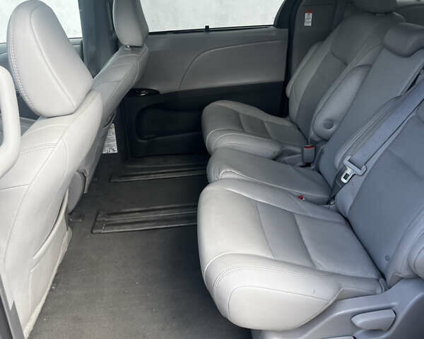 Тойота Сиенна, объемом двигателя 3.5 л и пробегом 95 тыс. км за 27000 $, фото 4 на Automoto.ua