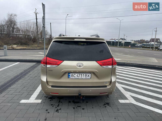 Желтый Тойота Сиенна, объемом двигателя 3.5 л и пробегом 250 тыс. км за 15500 $, фото 4 на Automoto.ua