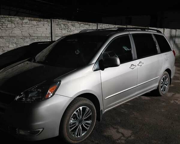 Сірий Тойота Сієнна, об'ємом двигуна 3.3 л та пробігом 280 тис. км за 10000 $, фото 1 на Automoto.ua