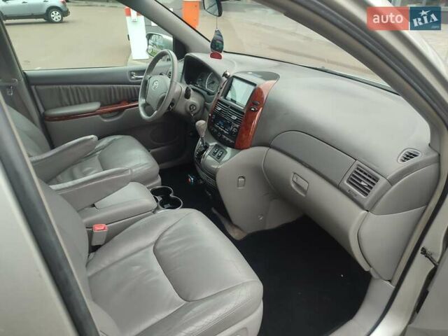 Сірий Тойота Сієнна, об'ємом двигуна 3.3 л та пробігом 320 тис. км за 8400 $, фото 2 на Automoto.ua