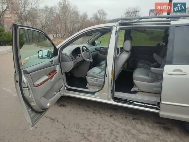 Сірий Тойота Сієнна, об'ємом двигуна 3.3 л та пробігом 320 тис. км за 8400 $, фото 11 на Automoto.ua