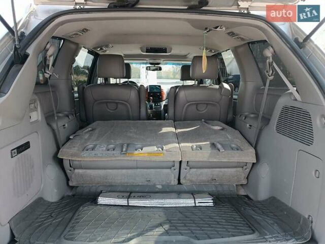 Серый Тойота Сиенна, объемом двигателя 3.5 л и пробегом 170 тыс. км за 15000 $, фото 11 на Automoto.ua