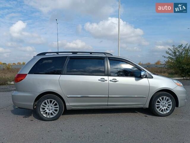 Серый Тойота Сиенна, объемом двигателя 3.5 л и пробегом 170 тыс. км за 15000 $, фото 2 на Automoto.ua