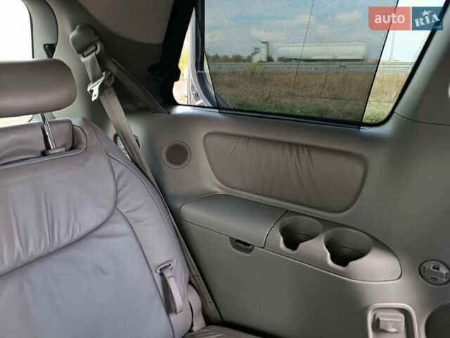 Серый Тойота Сиенна, объемом двигателя 3.5 л и пробегом 170 тыс. км за 15000 $, фото 6 на Automoto.ua