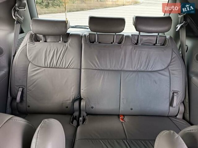 Серый Тойота Сиенна, объемом двигателя 3.5 л и пробегом 170 тыс. км за 15000 $, фото 5 на Automoto.ua